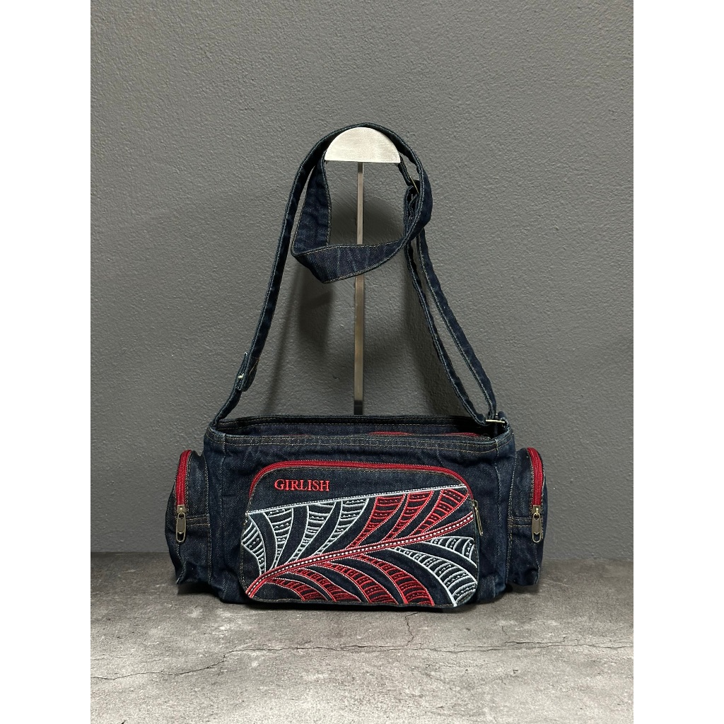 AEIOU No.353 กระเป๋ายีนส์สะพายข้าง ทรงกล้อง รุ่นใบไม้ ลิขสิทธิ์แท้ (กว้าง12นิ้ว สูง7นิ้ว)