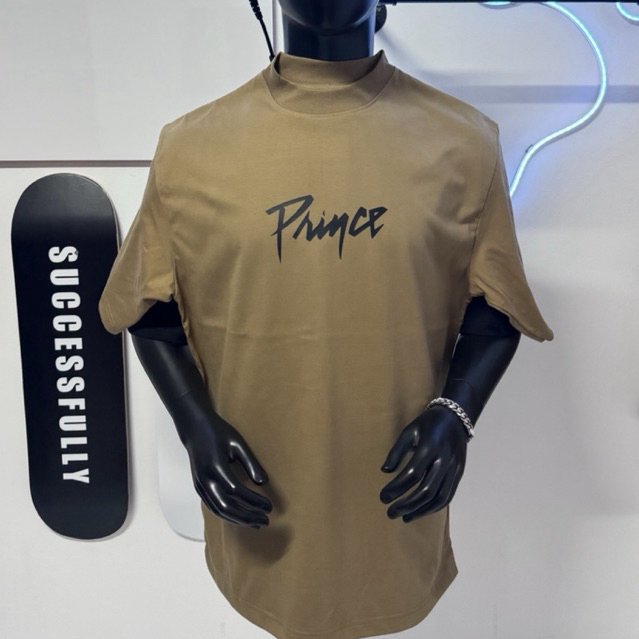 เสื้อยืดOversizeคอฟิต  ลายPrince ผ้าCotton 100% เกรดพรีเมี่ยม เนื้อผ้าหนา นุ่ม อยู่ทรงสวย คอฟิต(ใส่ได้ทั้งชาย/หญิง)