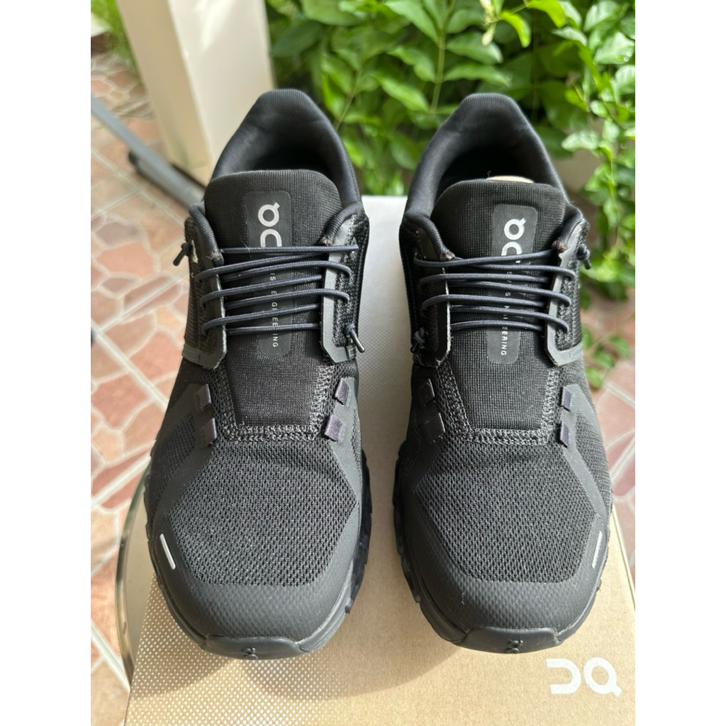 รองเท้าผ้าใบ OnCloud6