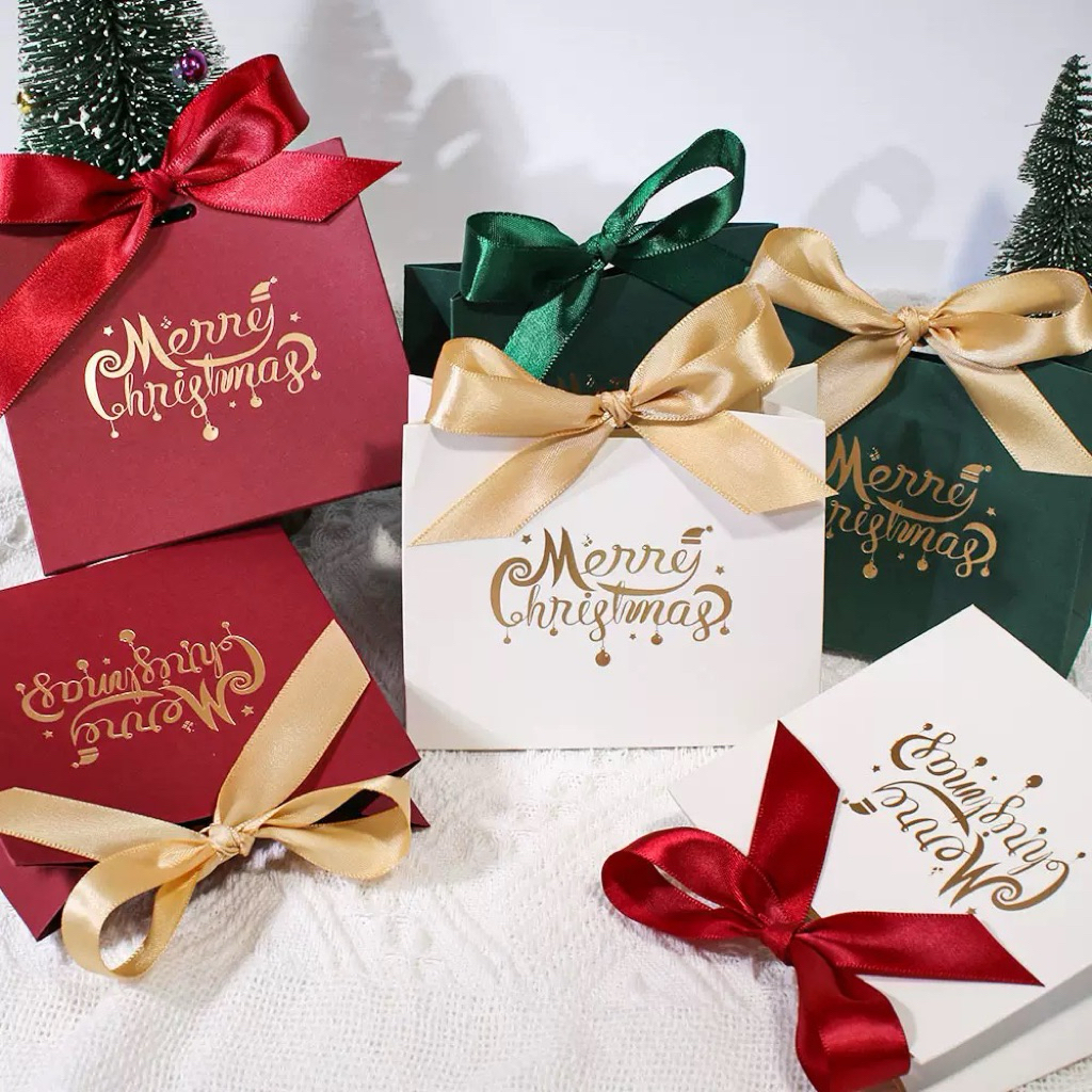 ถุงใส่ของขวัญ Christmas พร้อมโบว์ผูก ขนาด 11.5x10x4.5cm 🎀
