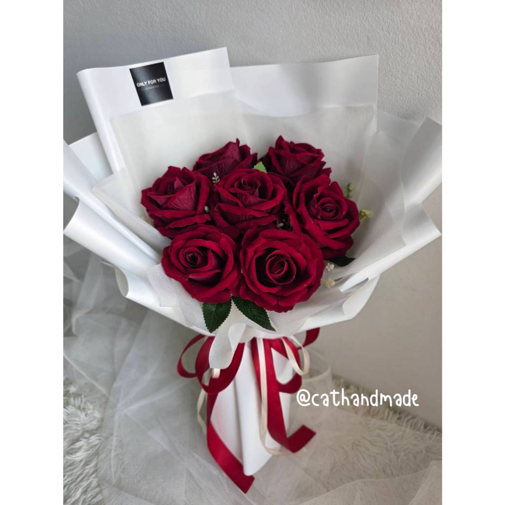 -CATHANDMADE- ช่อกุหลาบกำมะหยี่ดอกใหญ่ 10 cm. ช่อใหญ่ 60 cm. ช่อดอกไม้ วันรับปริญญา ปัจฉิม วาเลนไทน์