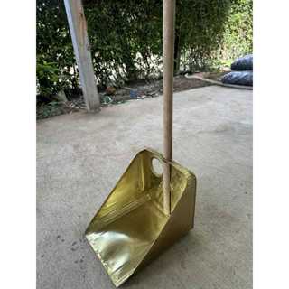 ที่ตักขยะ ที่โกยผงทำจากสังกะสี ทำจากปิ๊บน้ำมัน ด้ามไม้อย่างด…