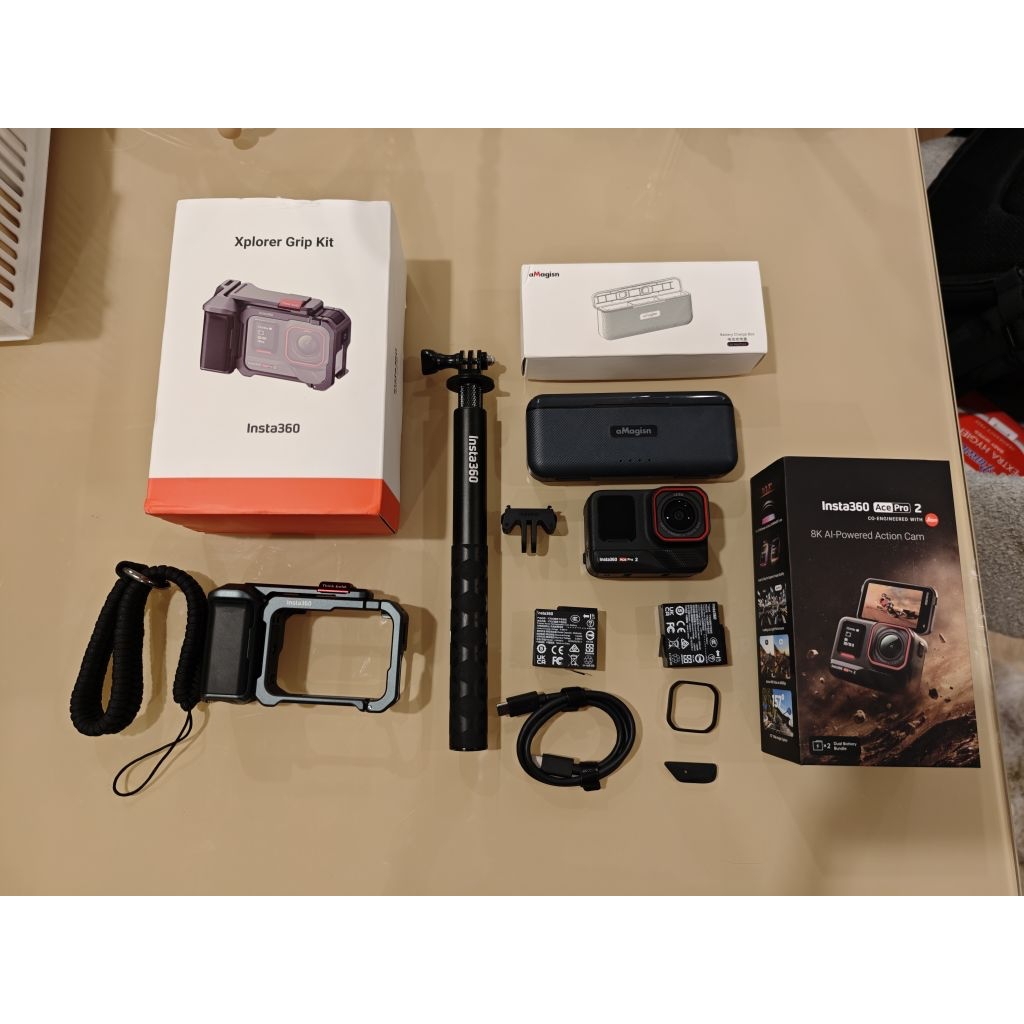 insta 360 Ace Pro 2 (มือสอง) แบต 2 ก้อน พร้อม Camera Cage