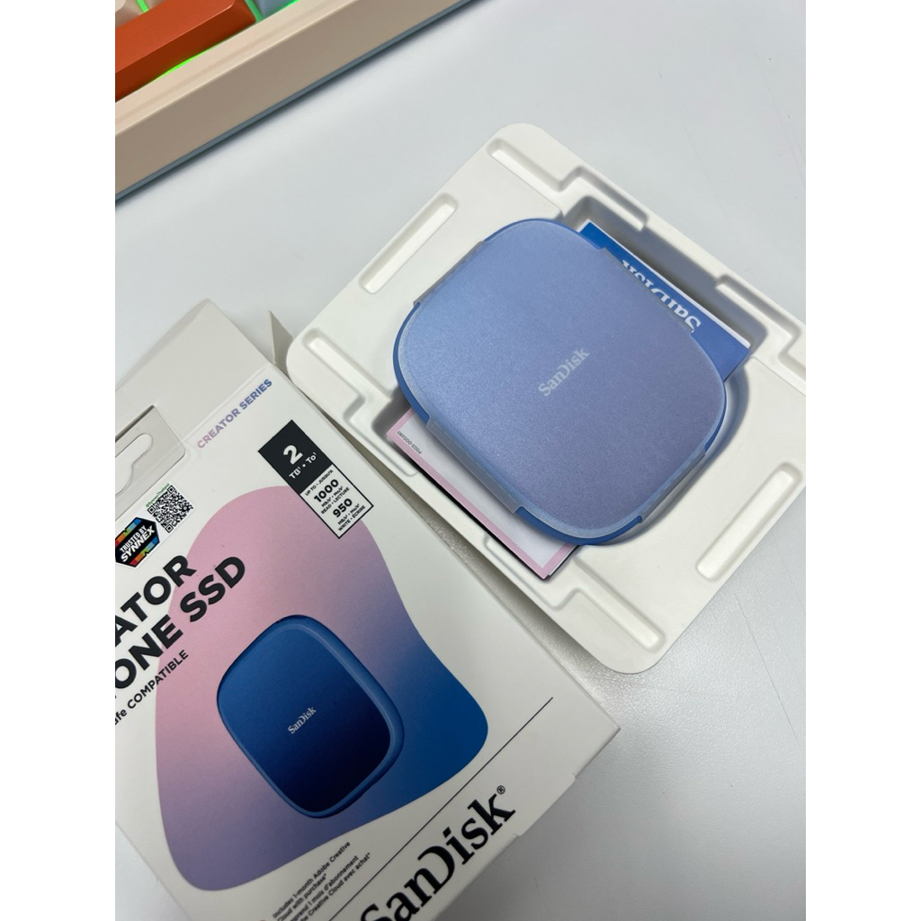 ฮาร์ดดิสก์ SanDisk Creator Phone External SSD Magsafe Blue ombre 2TB