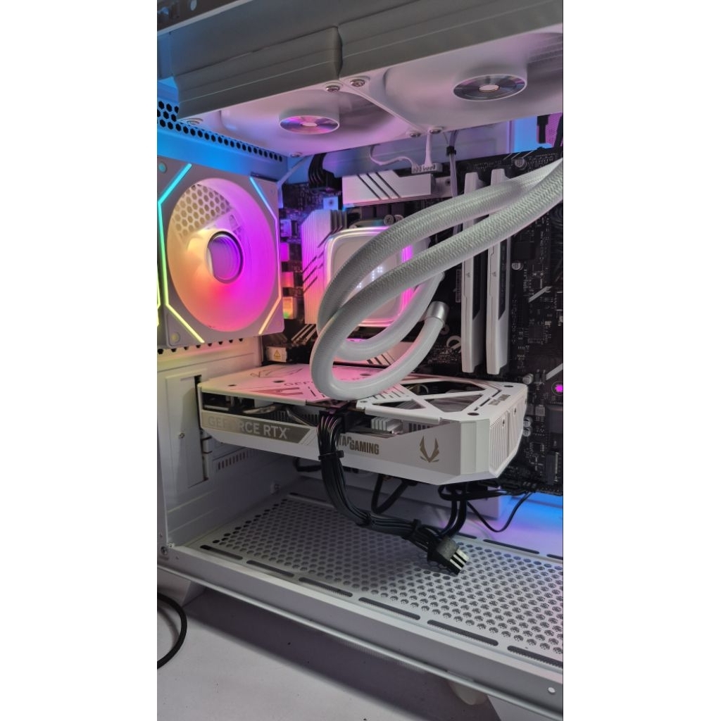 การ์ดจอ ZOTAC GTX5060 8GB GDDR7 สีขาวสวยๆ