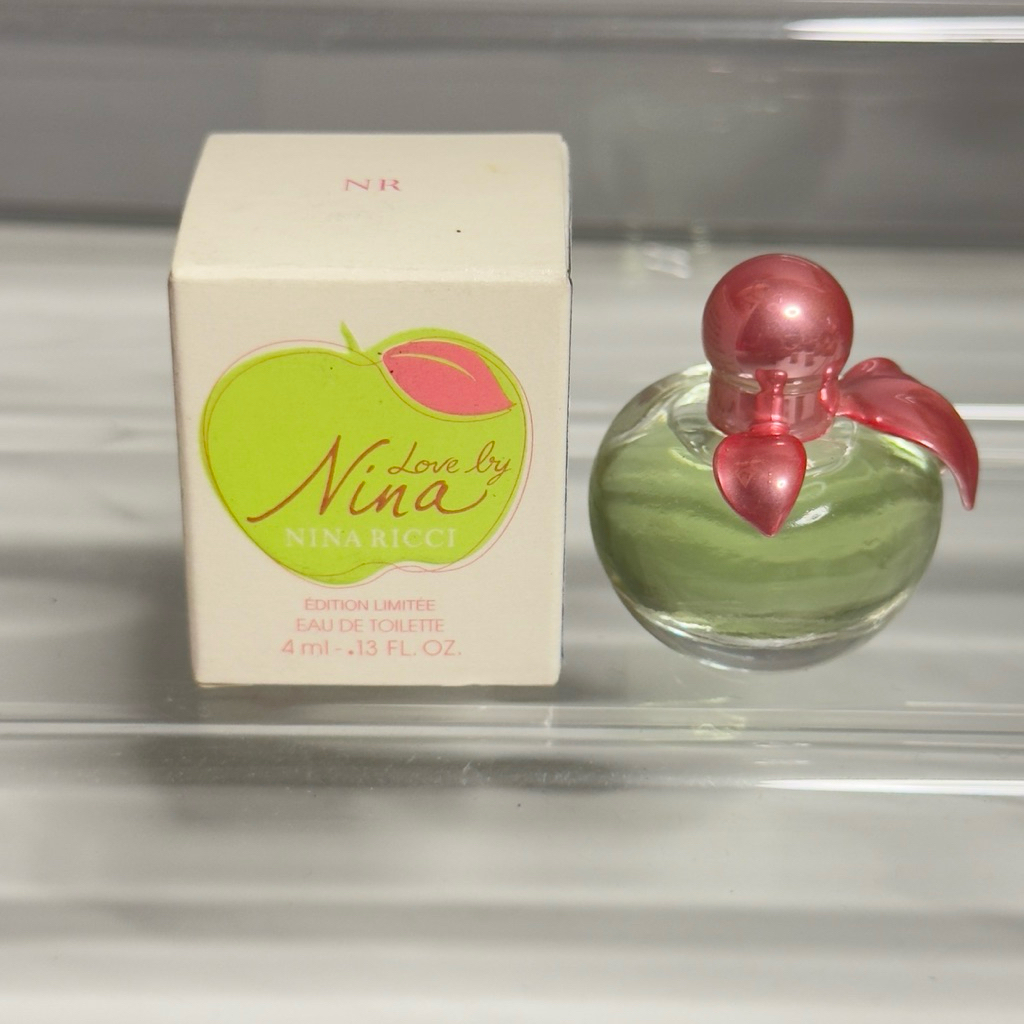 กลิ่นหอมเป็นแนวฟรุตตี้-ฟลอรัล (citrus-floral) สดชื่นและมีชีวิตชีวา4ml ซึ่งเป็นรุ่นลิมิเต็ดเอดิชัน
