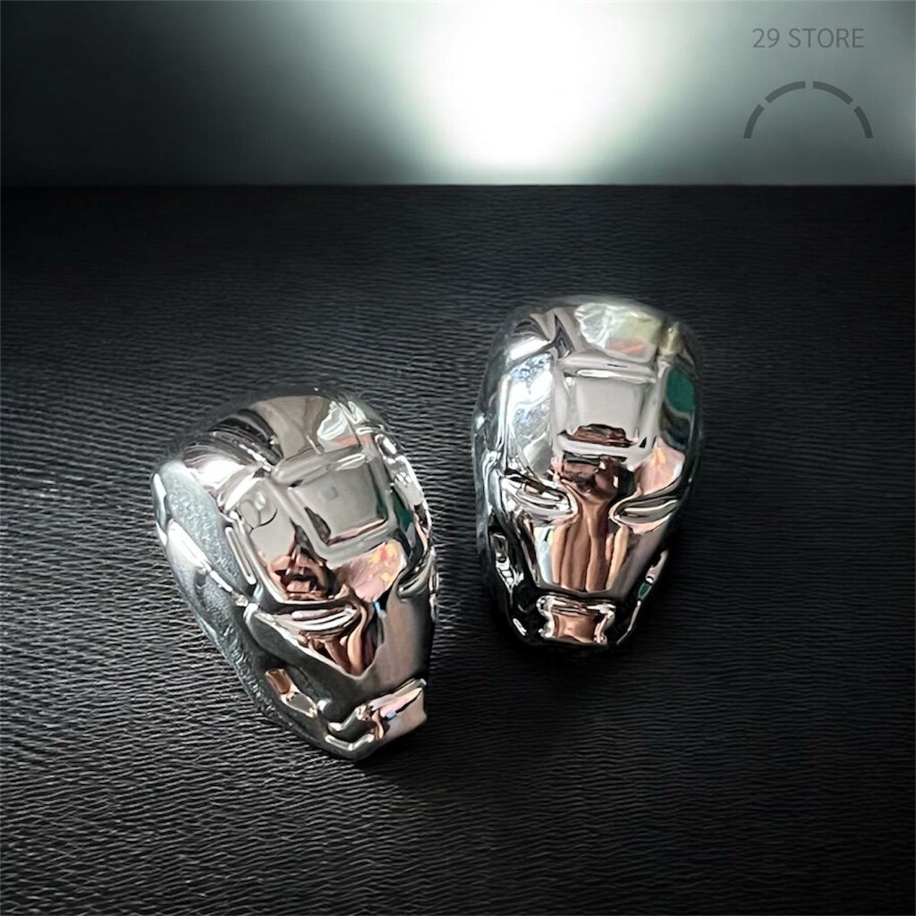 จุกปิดลมยางหัว Iron Man โครเมียมเงางามสะท้อนแสง ผลิตจากวัสดุคุณภาพสูง ทนทานต่อทุกสภาพอากาศ Iron Man Chrome Valve Caps