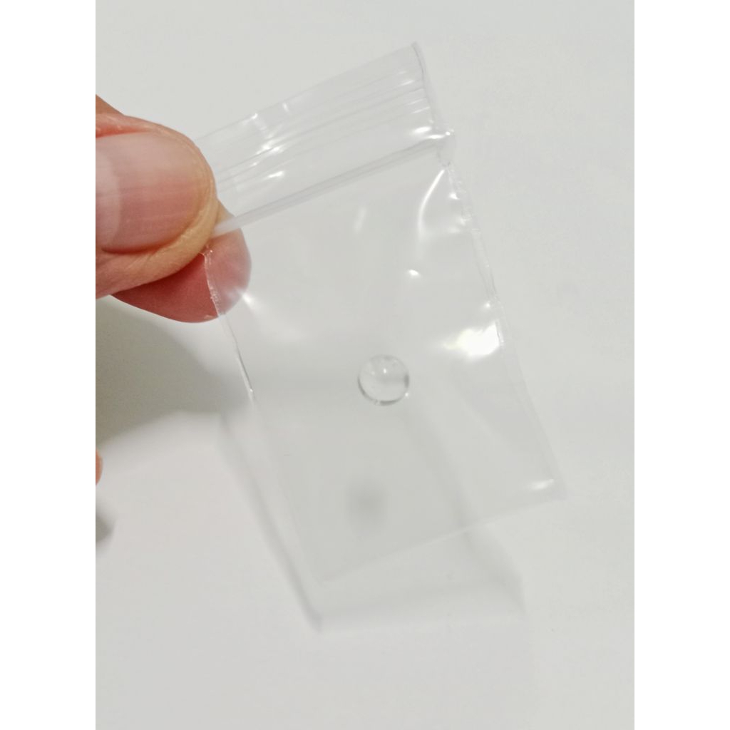 ลูกแก้วใส ขนาด 0.6 cm.หรือ 6 มิล 1 ลูก ไม่มีรู กลมเรียบ สวยใส ไร้รอยต่อ แช่น้ำ ตากแดดได้ ไม่ลอก ไม่หมอง