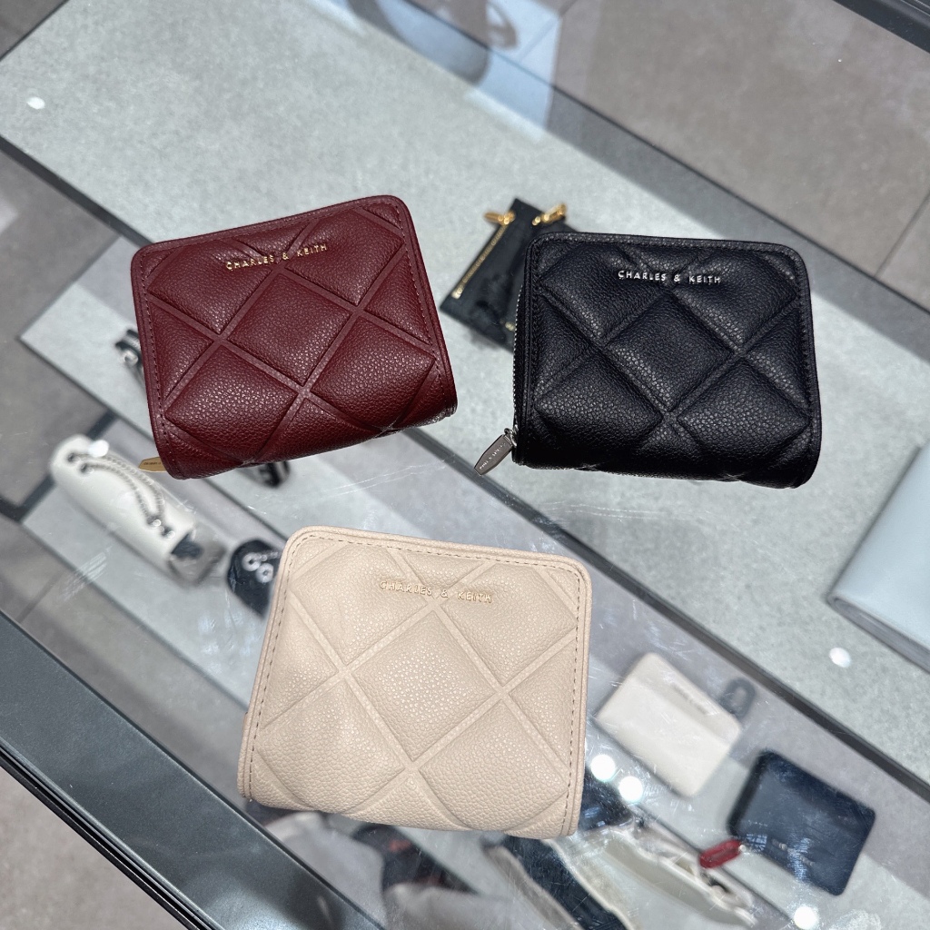 CHARLES＆KEITH ตัวแทนจัดซื้อของแท้CK6-10701345กระเป๋าสตางค์  คลิปเงิน ซองการ์ด ซองการ์ด กระเป๋าสตางค์