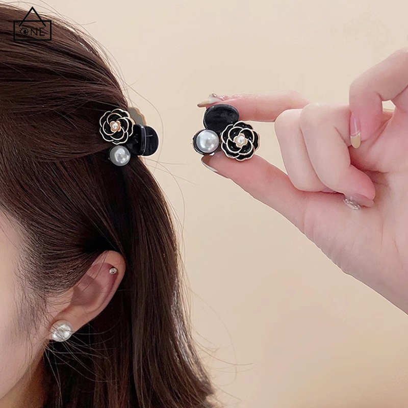 COD❤️กิ๊บติดผมดอกคามิเลียตัวอักษรแฟชั่นสไตล์เกาหลีหรูหราหน้าม้าเครื่องประดับผมสำหรับผู้หญิง-a.one