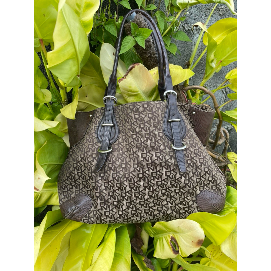 🛍️ DKNY🛍️ กระเป๋ามือสอง กระเป๋าสะพายข้าง กระเป๋าสะพายข้างมือสอง กระเป๋า