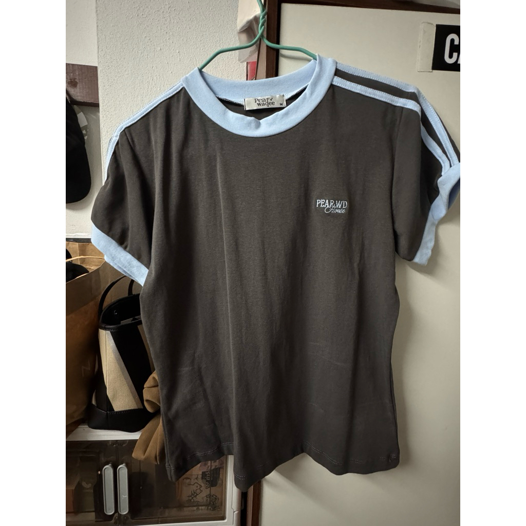 Tunoo Two-tone เสื้อยืดคอกบมแถบข้าง สีเทาดำ