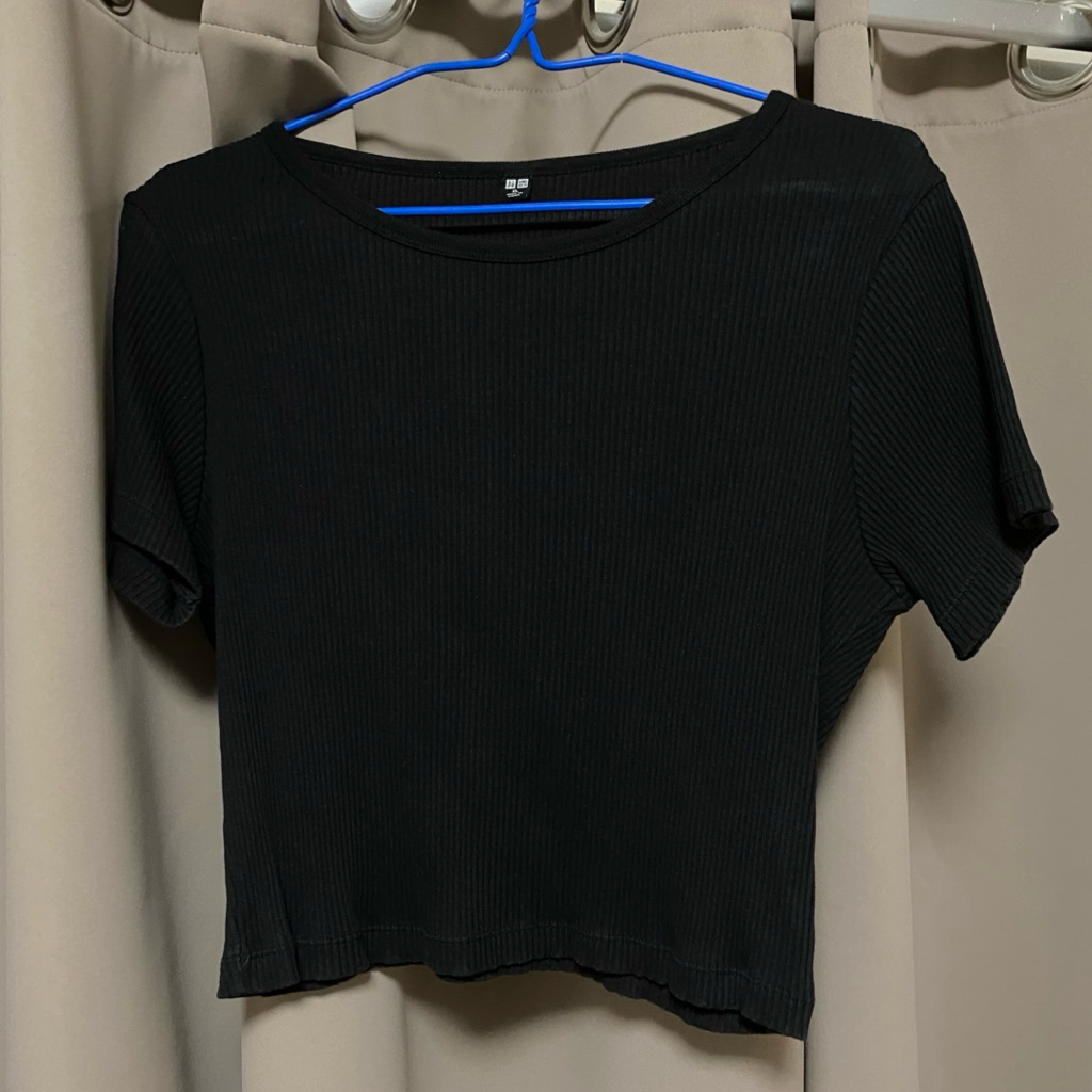 ส่งต่อเสื้อ uniqlo สีดำ