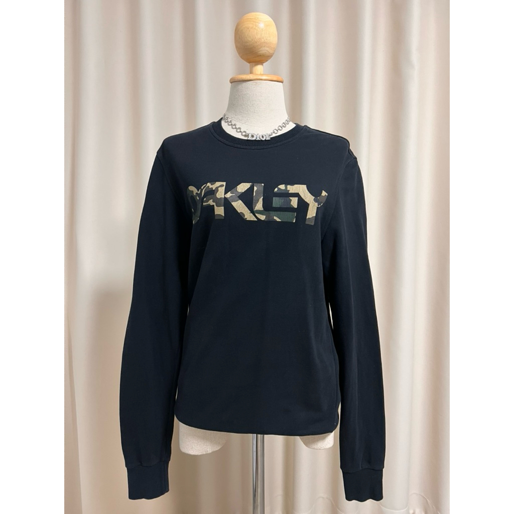 เสื้อกันหนาวสีดำ แบรนด์ oakley Size xs