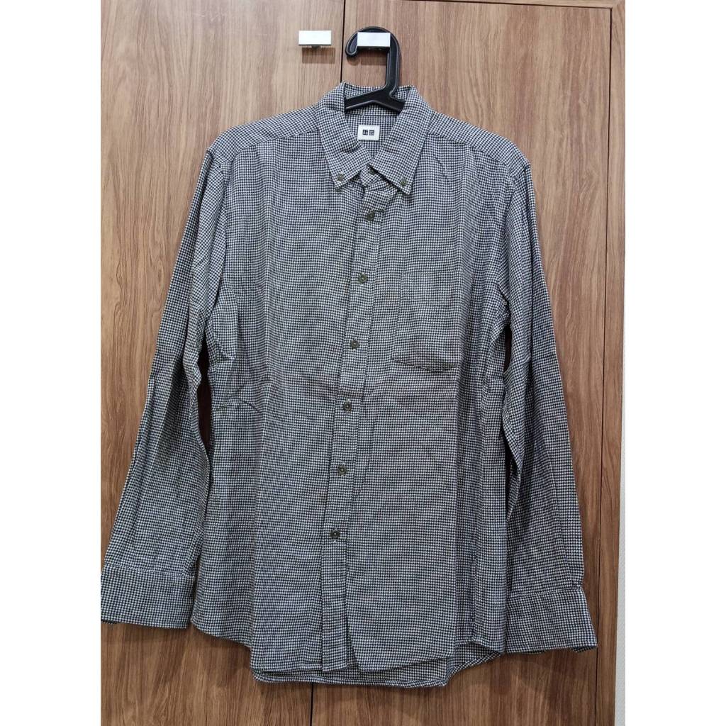 Uniqlo  Size : M เสื้อเชิ้ตลายสก๊อตแขนยาว สีดำขาว มือสอง สภาพดี