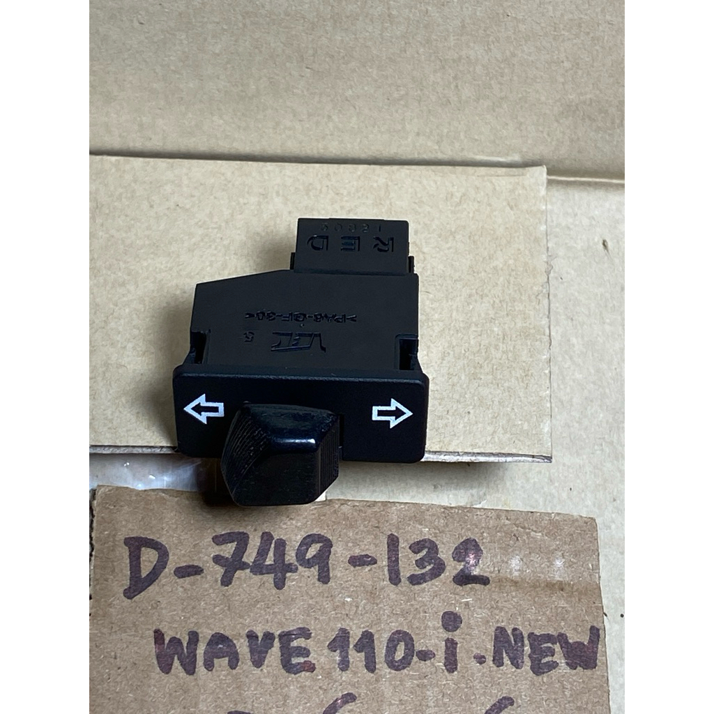 WAVE 110-i ไอ NEW แท้ศูนย์ D-749. 132 ชุดสวิทซ์แฮนด์ ชุดไฟเลี้ยว ด้านซ้าย 35200- KWW- A01