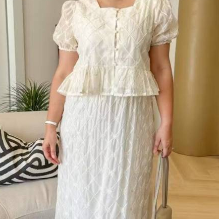 🤍ส่งต่อ🤍ชุดเซทผ้าปักสาวอวบ สีครีม จากร้าน LADYM เสื้อผ้าสาวอวบ (Size1)