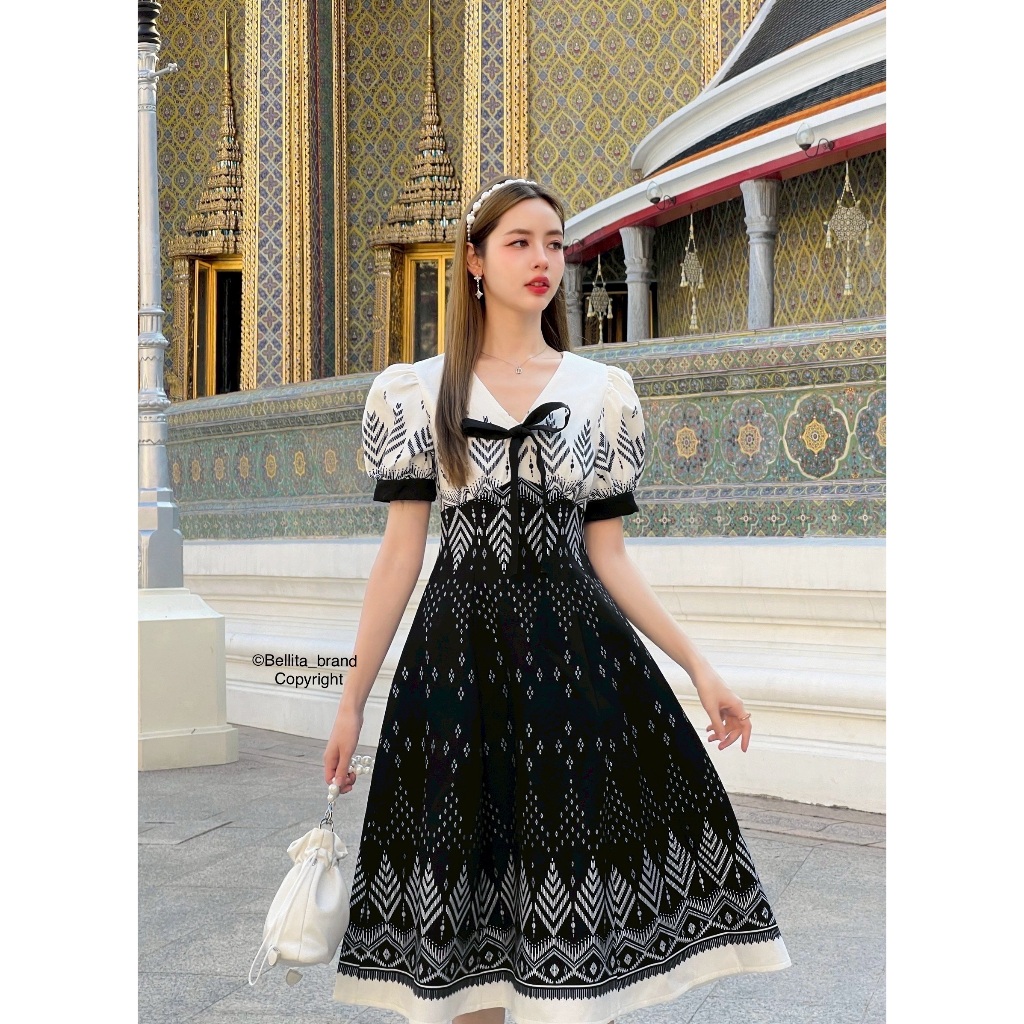 BELLITA C808 การันตีเสื้อผ้าแบรนด์แท้ เดรสชุดไทยสีดำผ้าลายไทย คอวี แขนตุ๊กตาสั้น แต่งโบว์สีดำด้านหน้