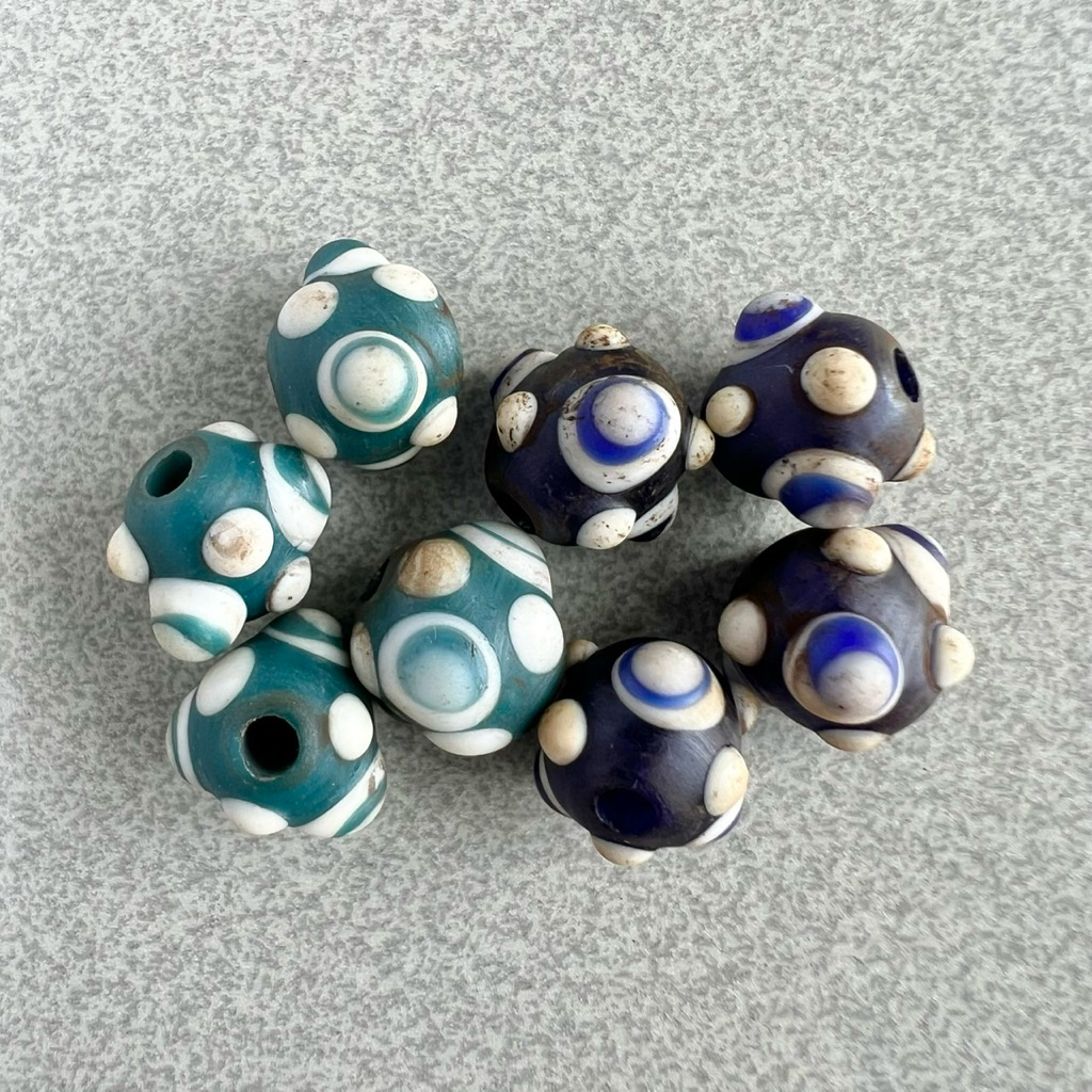 ลูกปัดตาลูกยอ 1 เซตมี 2 เม็ด