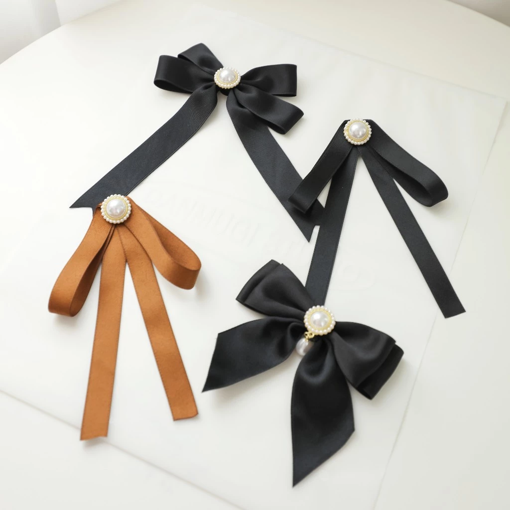 Danmugi Studio - ริบบิ้น Brooch ดีไซน์ โบว์ ตกแต่งด้วย Pearl สำหรับเสริมสไตล์ของคุณ งานประณีต