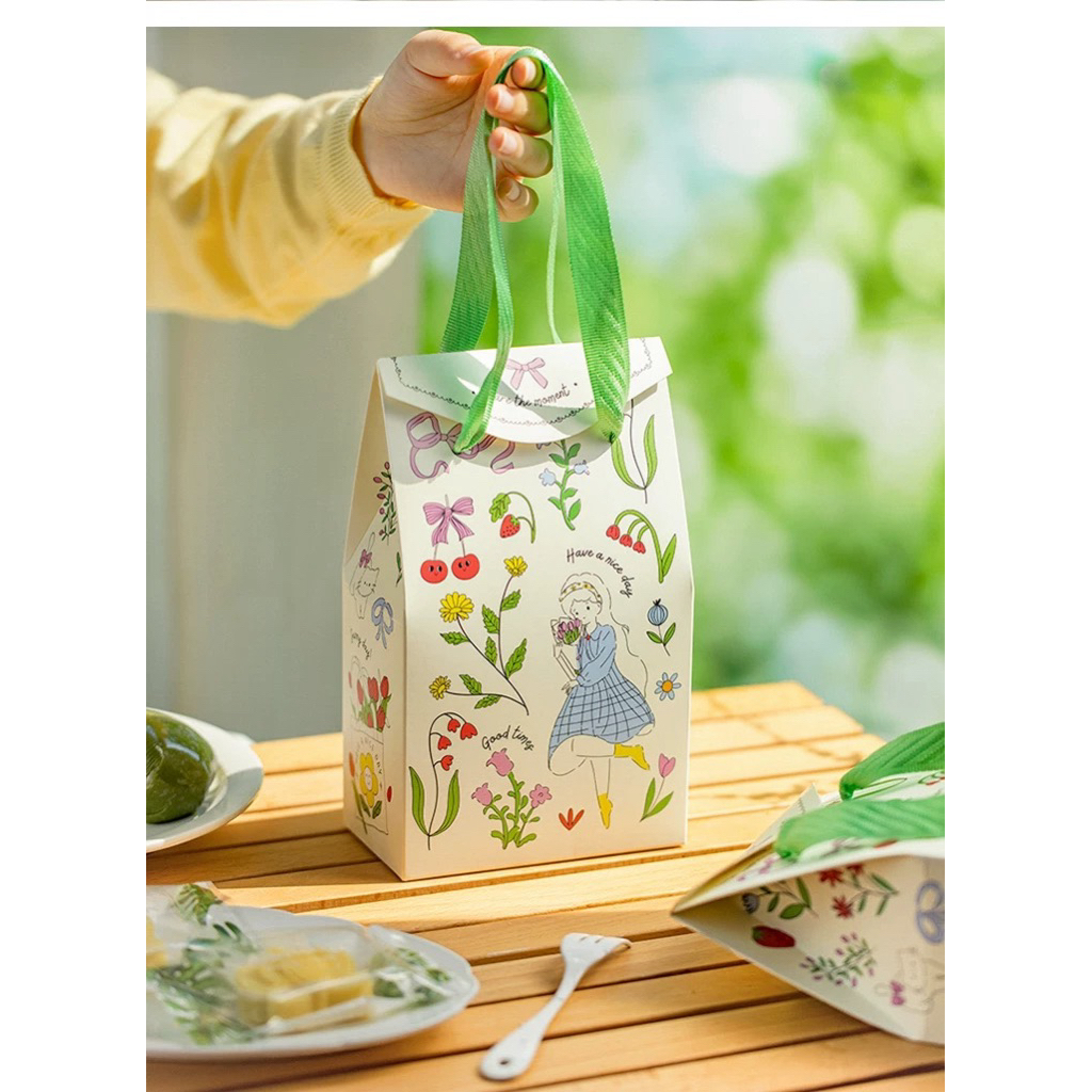 ถุงกระดาษลายดอกไม้ Spring Girl Paper Bag 🌸💚 | ถุงของขวัญ ถุงขนม ถุงเบเกอร์รี่ พร้อมหูหิ้วริบบิ้น แพ็ก 5 ใบ