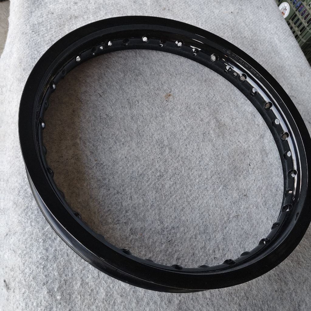 วงล้อ อลูมิเนียม ขอบ 18 x 2.15 36 รู Made in Japan แท้ ของใหม่