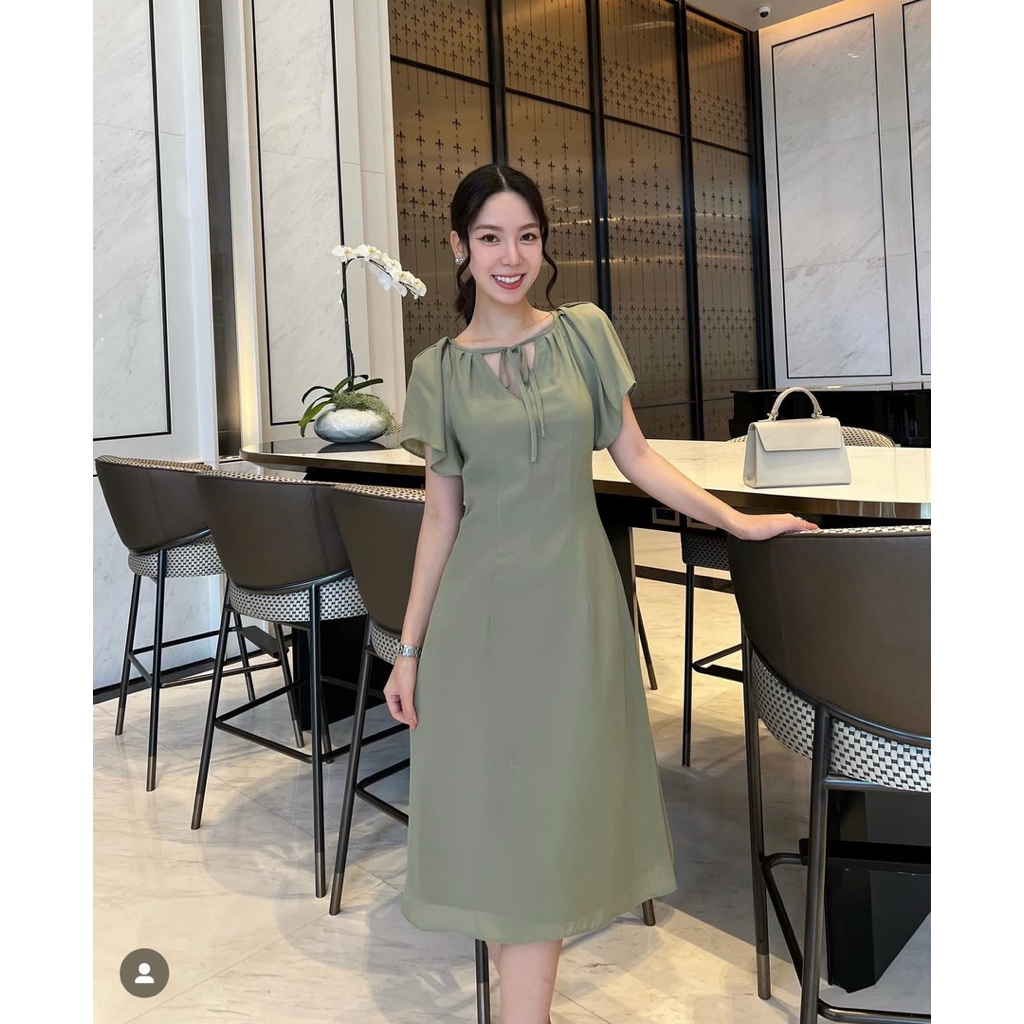 ส่งต่อชุดเดรสแบรนด์ Venusp.style สีเขียว size S ใส่ไปงานแต่ง1ครั้ง