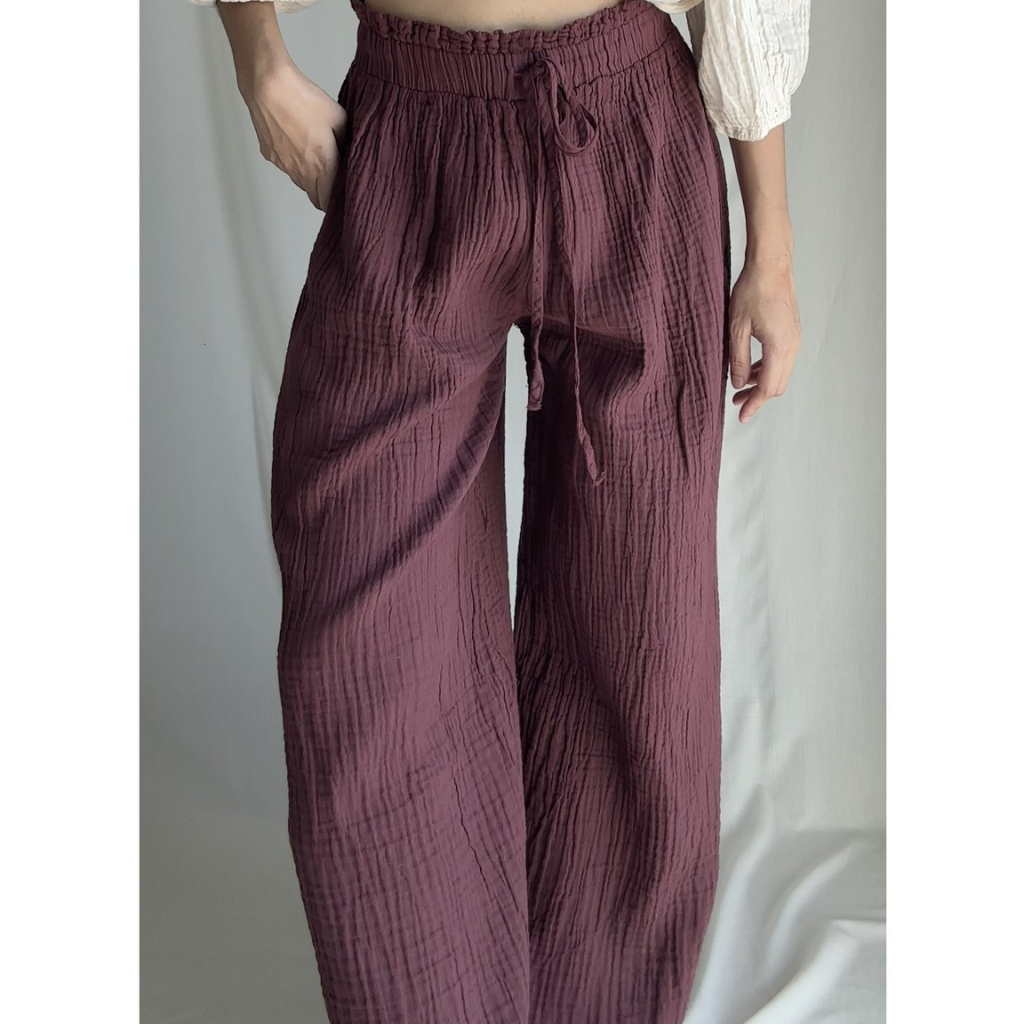 OLIVEE.co : Flowy Wide-leg Crinkle Pants กางเกงขายาวผ้าฝ้ายอัดย่นทรงกระโปรง