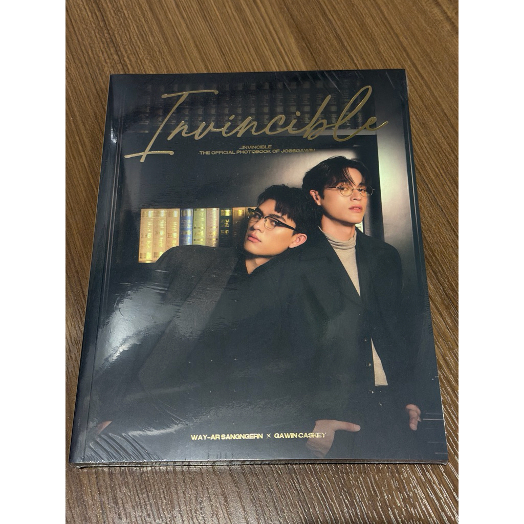 มือ1 INVINCIBLE THE OFFICIAL PHOTOBOOK OF JOSSGAWIN