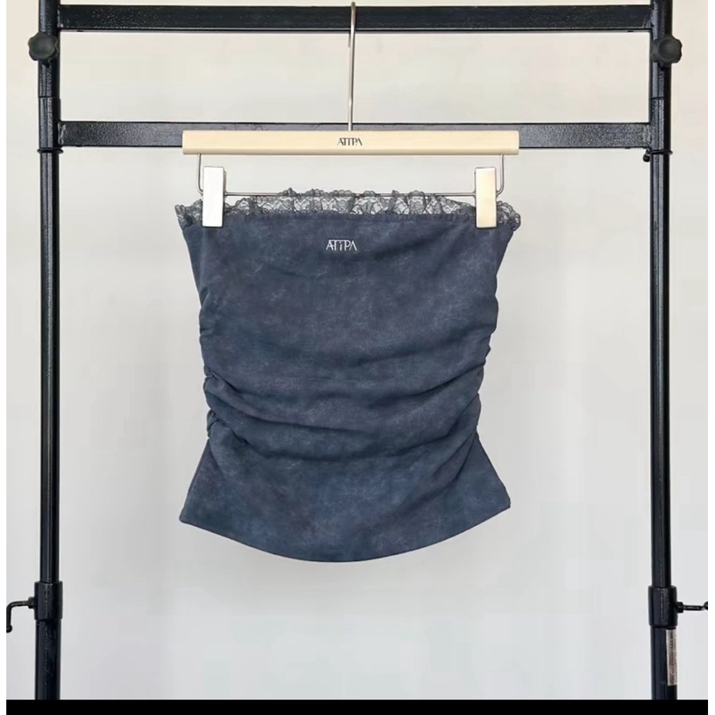 Atipa - Amyas Tube เสื้อเกาะอกผ้าฟอก ดีเทลลูกไม้