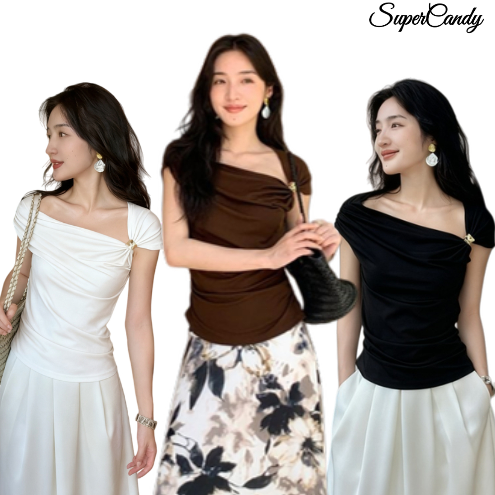 SuperCandy เสื้อเปิดไหล่พร้อมหัวเข็มขัดโลหะ ทรงสลิมฟิต เสื้อยืดแขนสั้น สีน้ำตาลสำหรับผู้หญิง