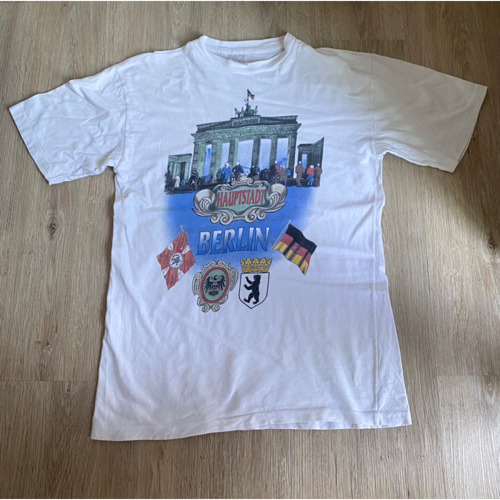 รหัสB1 Vintage T-Shirt -BERLIN ขนาด: อก 48นิ้ว ยาว 27นิ้ว  ตำหนิ: - ราคา: 320บาท 💖