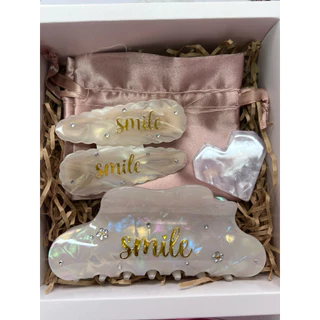 𝑩𝒐𝒙 𝒔𝒆𝒕 3ชิ้น กิ๊บติดชื่อ กิ๊บ+กล่อง+การ์ด+ถุงผ้า กล่องของขวัญวันเกิด