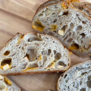 Cheese Sourdough ขนมปังซาวโดว์ผสมชีส