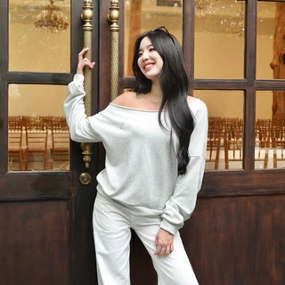 JARINYA (S-M) เสื้อปาดไหล่แขนยาวสีพื้นปัก JY (T1037)