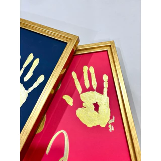 กรอบรูปพิมพ์มือเท้าพ่อแม่ ขนาด 34x54 ซม. พร้อมสีทองอะคริลิก ปากกาสีทองและแปรงทาสี มี 2 สีให้เลือก