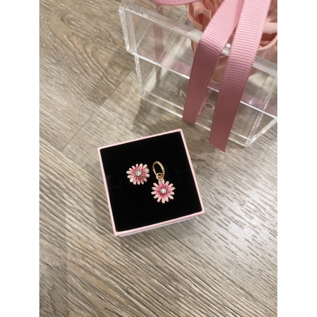 Daisy rosegold charm 🌸✨