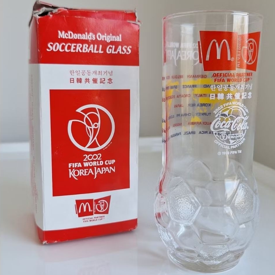 Coca Cola แก้วฟุตบอลโลก 2002 จาก  McDonald's Original Soccerball Glassรุ่นพิเศษจากงาน 2002 FIFA Worl