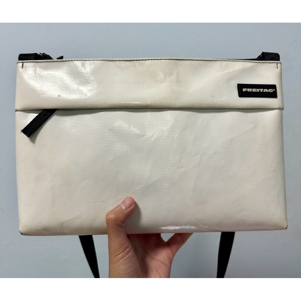 Freitag Lou สีขาว มีแท็กครบ