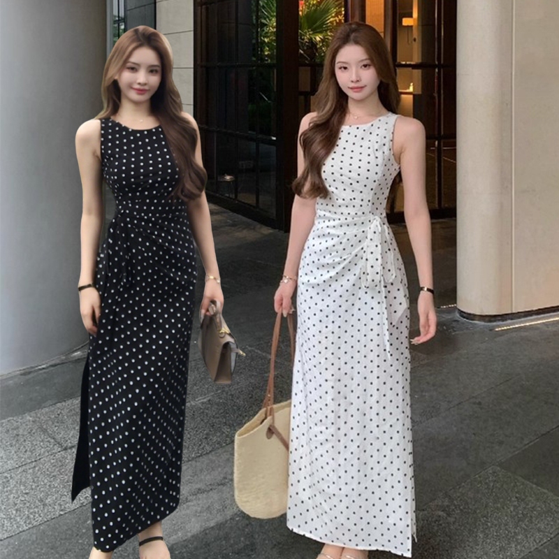 99292 เดรสแขนกุดลายจุดสไตล์ฝรั่งเศสสุดเก๋จาก akifoon.store ดีไซน์เอวสูงช่วยให้ดูผอมเพรียว เหมาะสำหรับใส่ในฤดูร้อน