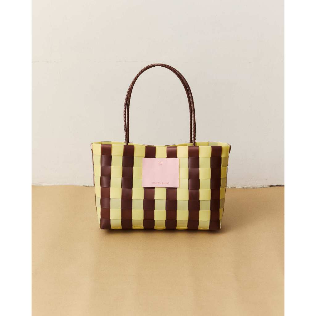 Pudee Malt Basket Bag กระเป๋าพลาสติกสานใบใหญ่
