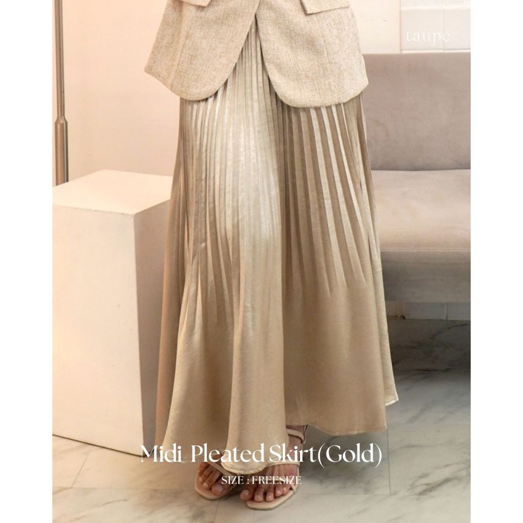 Taupe.brand -  Midi Pleated Satin Skirt กระโปรงพลีทซาติน โทนเมทัลลิคละมุน เพิ่มความโดดเด่นอย่างพอดี แต่ยังคงความคลาสสิก