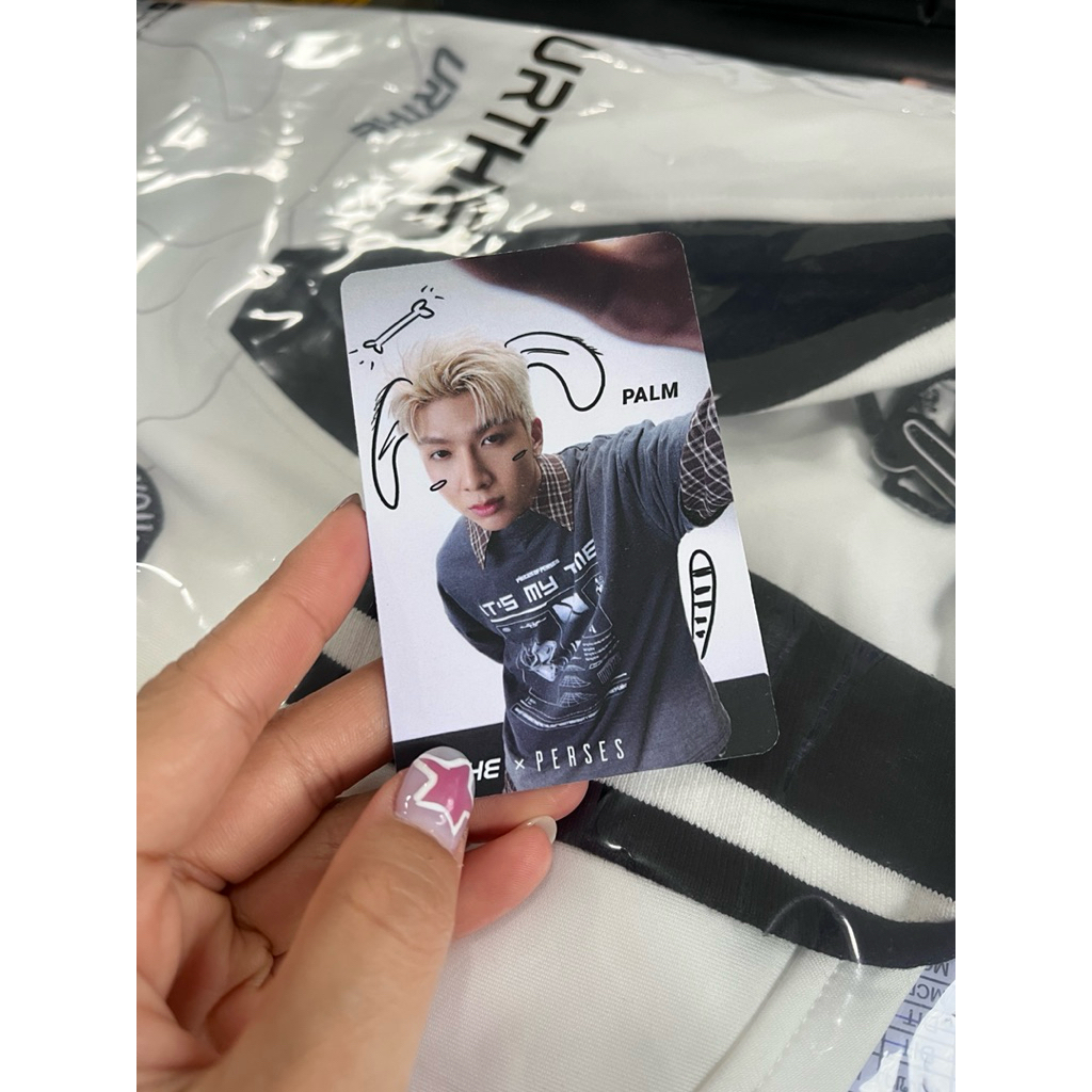 Perses การ์ดปาล์ม และถุงกระดาษปลั๊กกี้ วง Perses