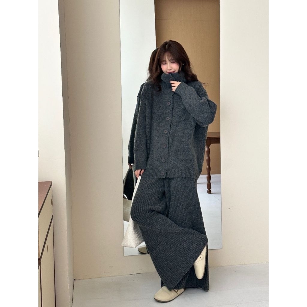 HP60 Airport look ทรงสวย ผ้าไหมพรม อุ่น หนา เสื้อกระดุมผ่าหน้า ใส่แบบคอปกหรือติดกระดุมเป็นคอตั้งก็ได้ กางเกงทรงขากว้าง - รูปที่ 5