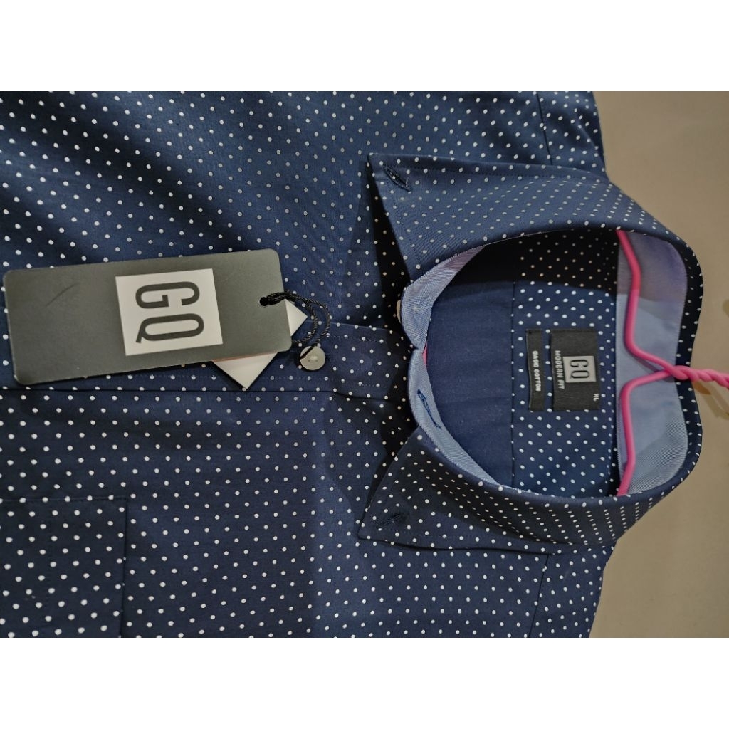 เสื้อเชิ้ตแขนสั้น สีน้ำเงินลายจุดขาว แบรนด์ GQ size XL