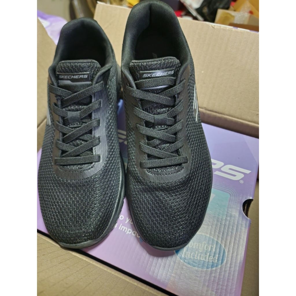 (ใส่1ครั้ง)​S.k.e.c.h.e.r.s Graceful 4.0 สีดำใส่เพียง 1 ครั้ง สภาพใหม่มาก 99%