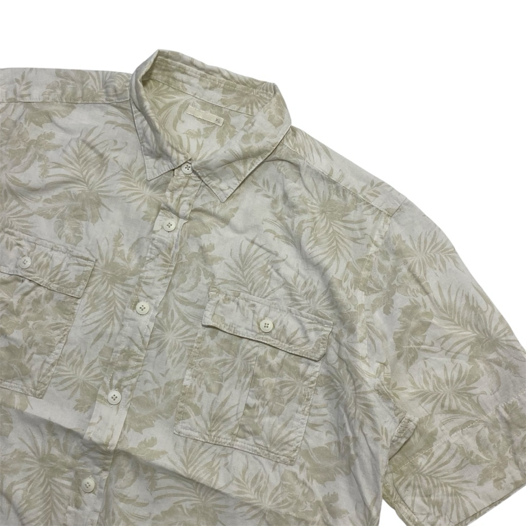 เสื้อเชิ้ตคอปกแขนสั้นแบรนด์ GU มือสองสภาพใหม่มาก