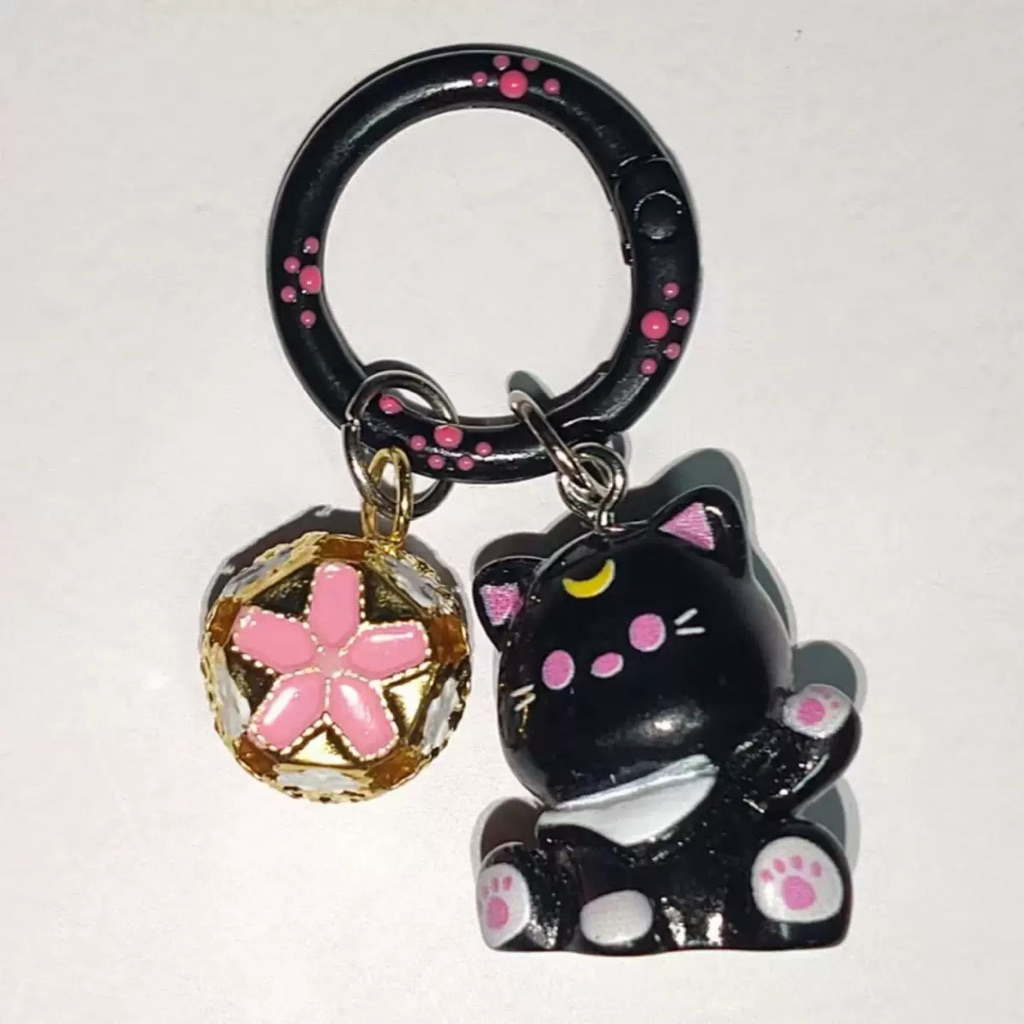 พวงกุญแจแมวกวักจันทร์เสี้ยว กระดิ่งนำโชค (Lucky Moon Cat Bell Keychain)พวงกุญแจนำโชค พวงกุญแจรูปแมว ที่ห้อยกระเป๋าน่ารัก - รูปที่ 2