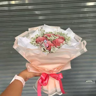 [ พร้อมส่ง ] ช่อดอกกุหลาบกลิตเตอร์ 5 ดอก แซมดอกไม้แห้ง ทรง กลม