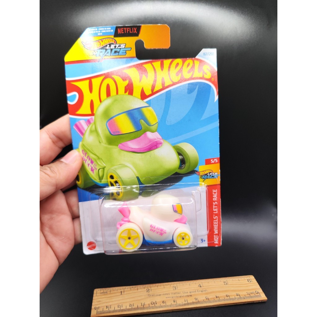 รถเป็ดเรืองแสงในที่มืด Hot Wheels Duck N’ Roll Netflix Hot Wheels Let’s Race  รถเหล็กแท้ 1:64 ของสะส